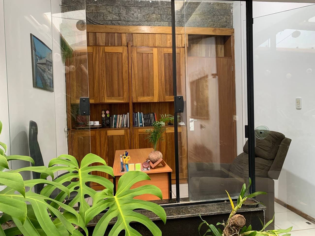 Café com a identidade da Clínica Kakihara